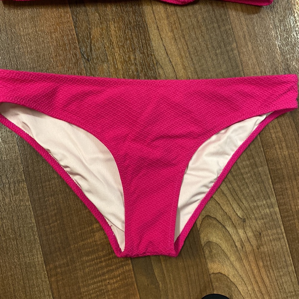 Pink Bikini - Picture 3 of 5
